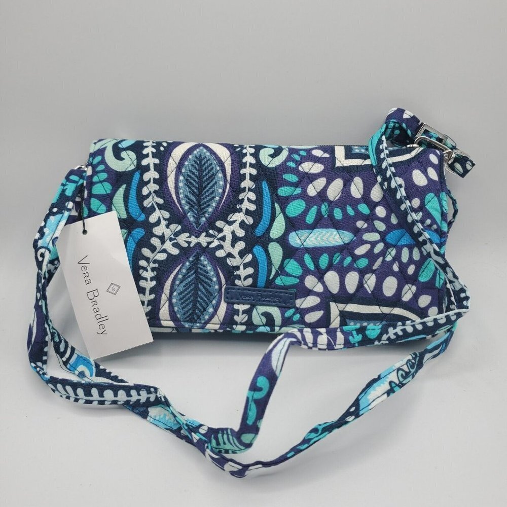 Vera Bradley RFID Wristlet Wallet crossbody Blue Island Medallion quilted fabric